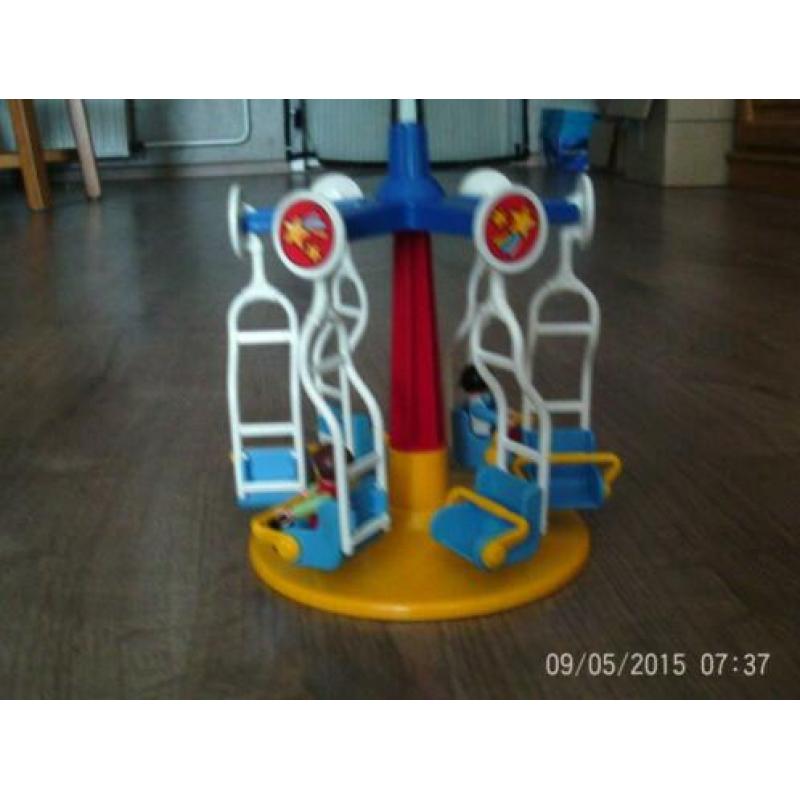 mooie playmobil zweefmolen met 2 popjes