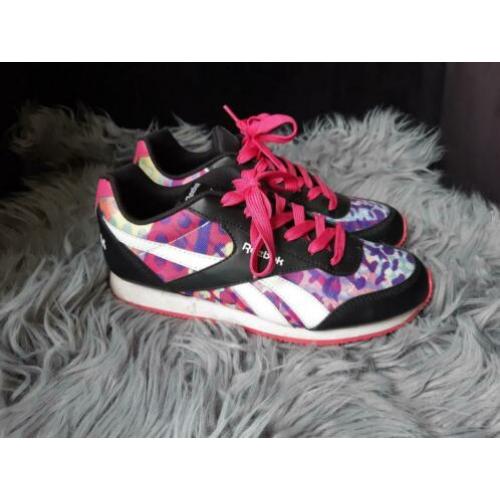 Reebok sneakers. Vallen 1 maat groter.