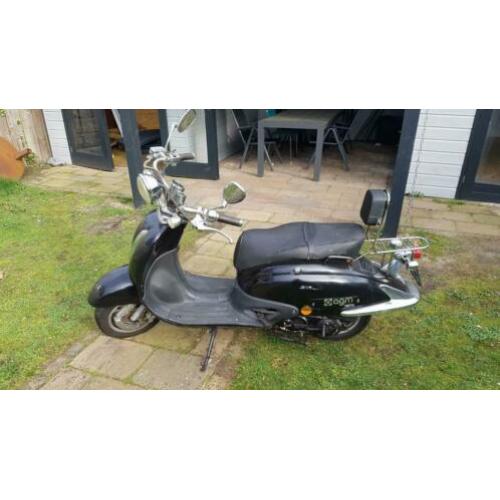 AGM scooter