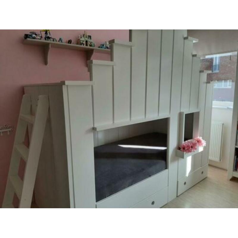 Grachtenpand bed / hoogslaper zoekt nieuw slaapmaatje