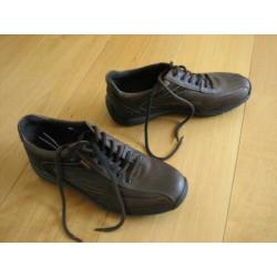 Nieuw! Sportieve bruin leren veterschoen OUTPUT 41 snazzeys