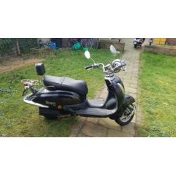AGM scooter