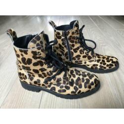 Leuke veterschoenen tijger / panterprint. Maat 41