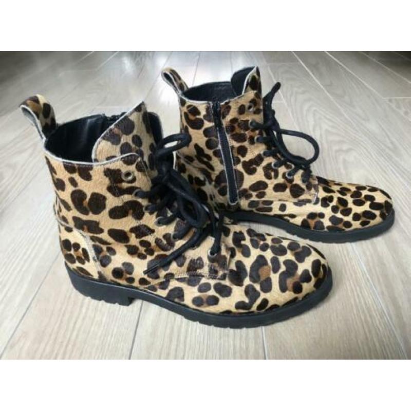 Leuke veterschoenen tijger / panterprint. Maat 41