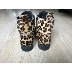 Leuke veterschoenen tijger / panterprint. Maat 41