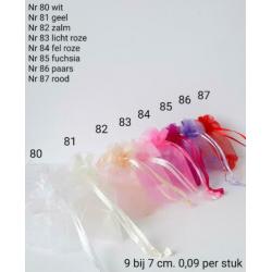 Heel vele nieuwe kleuren organza zakjes. In drie maten