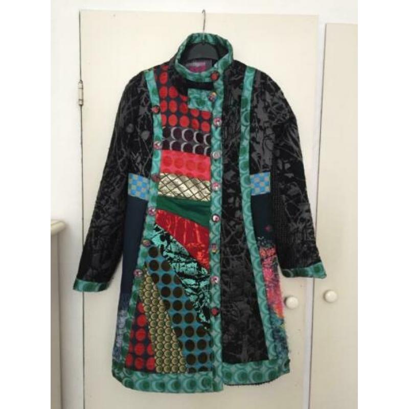 Twee zgan gevoerde DESIGUAL jassen maat 42=38