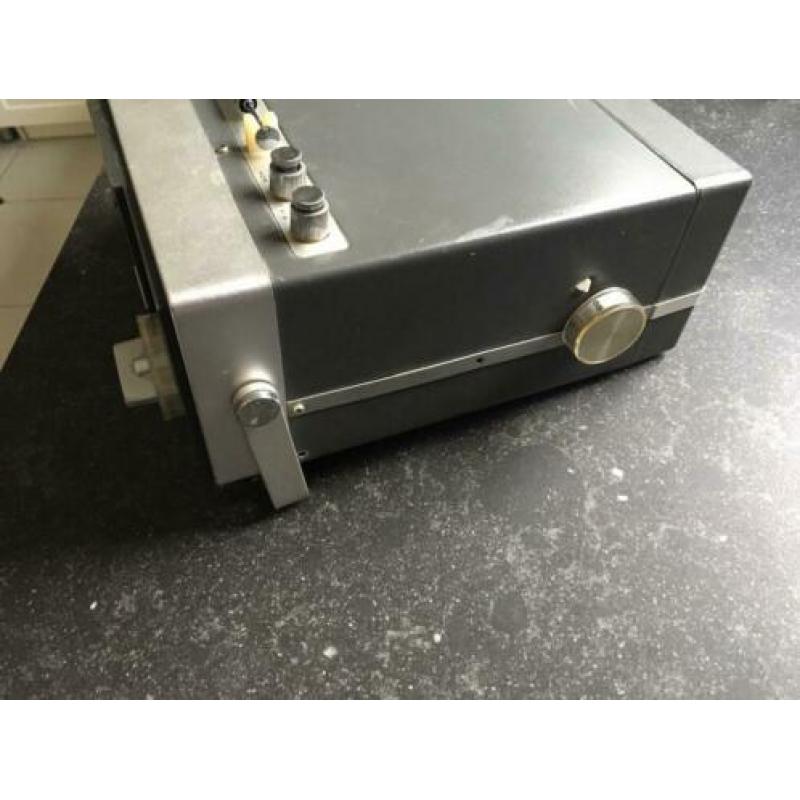 Merk Universum. Draagbare ventage all transistors televisie.