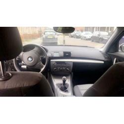 BMW 1-Serie 118 Business line 5 deurs Navi Airco Keyless bj