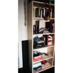 tienerkamer (bed 210x90), kast, buro, kledingkast)
