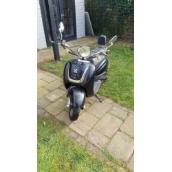 AGM scooter