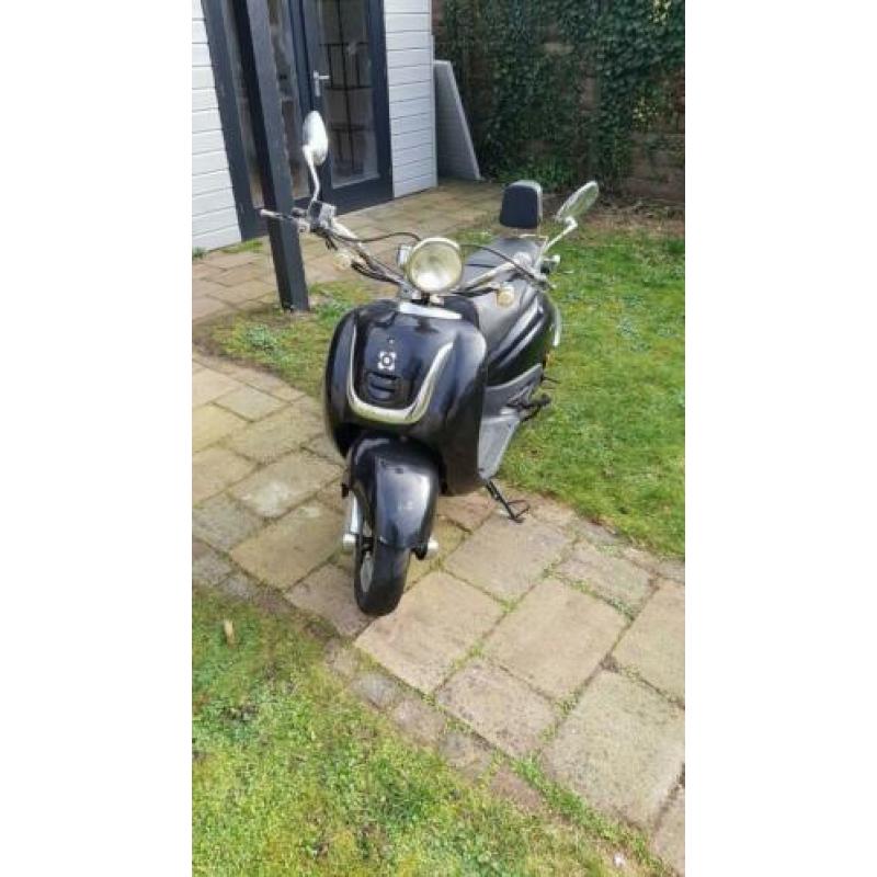 AGM scooter