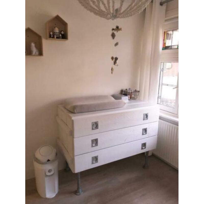 Commode, ledikant (Kids Factory Worker), matras en aerosleep
