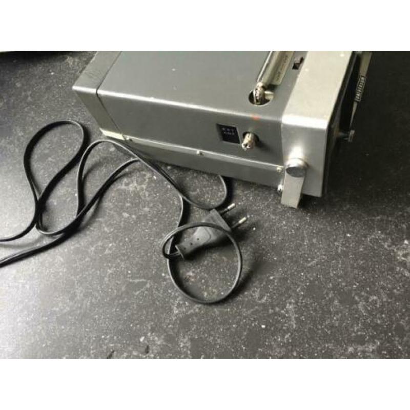 Merk Universum. Draagbare ventage all transistors televisie.