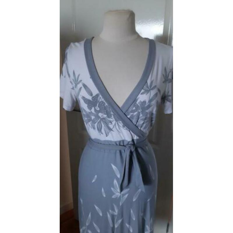 Prachtige jurk,pencil ,v-hals,kleur grijs met wit maat 38
