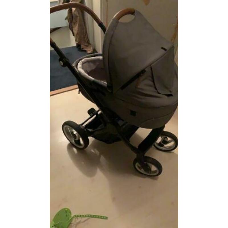 Mutsy nomad grey