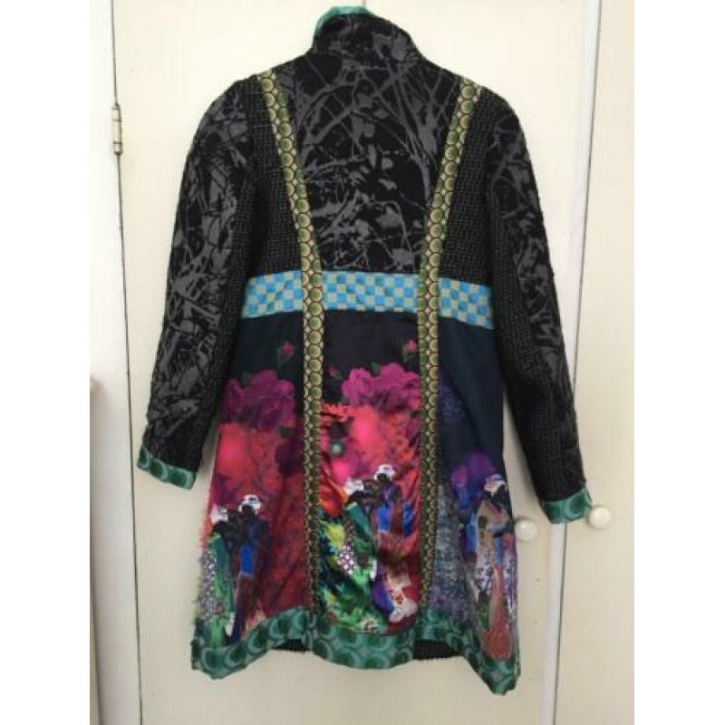 Twee zgan gevoerde DESIGUAL jassen maat 42=38