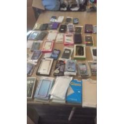 Partij telefoon hoezen ik denk dat ik 150 stuks heb
