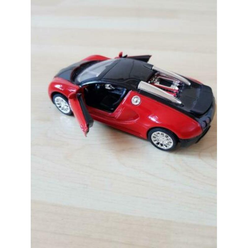 Mooi gedetailleerde model van de bugatti veyron 1:36