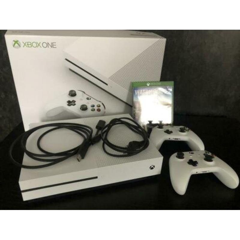 Xbox one S 500GB 2 controllers
