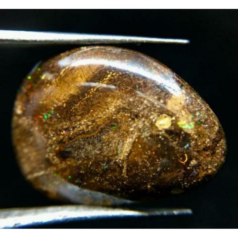 Twee stuks Boulder opaal cabochon