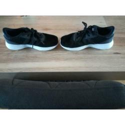 Zo goed als nieuw Adidas sneakers maat 36