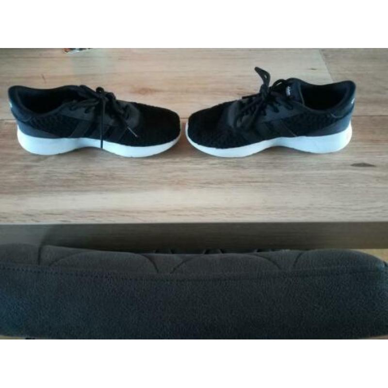Zo goed als nieuw Adidas sneakers maat 36