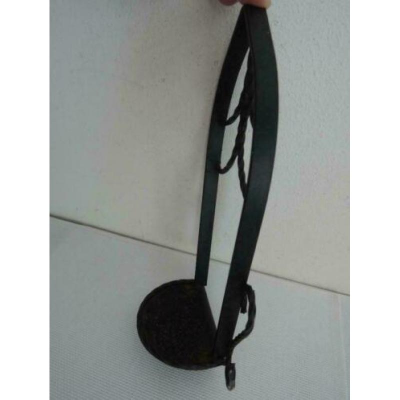 Zwart metalen console voor een (Maria) beeldje