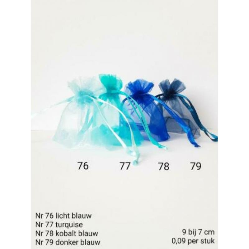 Heel vele nieuwe kleuren organza zakjes. In drie maten