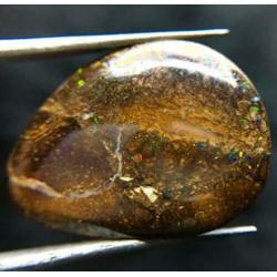 Twee stuks Boulder opaal cabochon