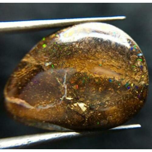 Twee stuks Boulder opaal cabochon