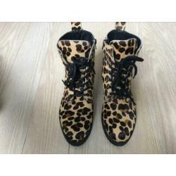 Leuke veterschoenen tijger / panterprint. Maat 41