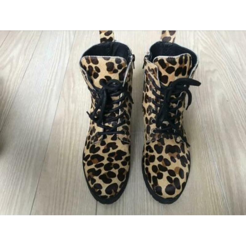 Leuke veterschoenen tijger / panterprint. Maat 41