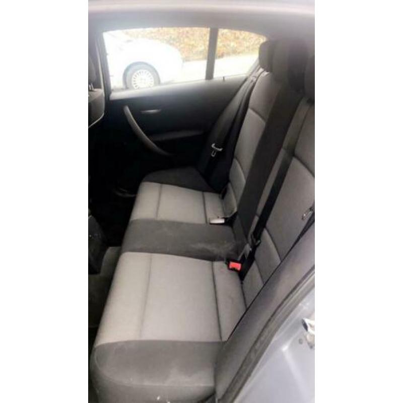 BMW 1-Serie 118 Business line 5 deurs Navi Airco Keyless bj