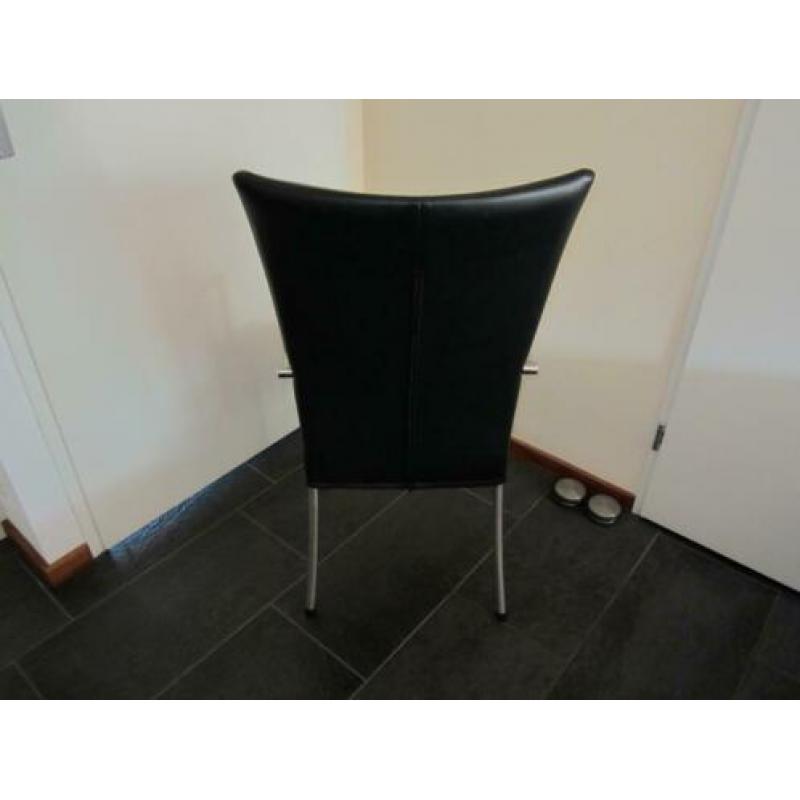 4 zwarte eetkamerstoelen