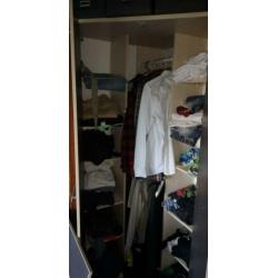 tienerkamer (bed 210x90), kast, buro, kledingkast)