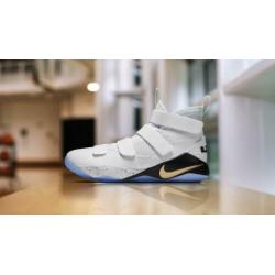 Lebron soldier 11 maat 42.5