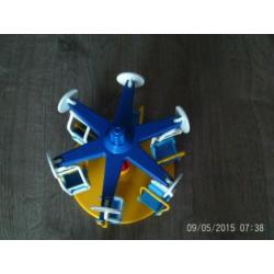 mooie playmobil zweefmolen met 2 popjes