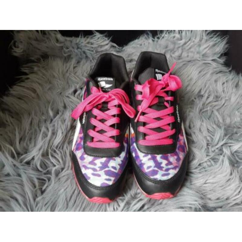 Reebok sneakers. Vallen 1 maat groter.