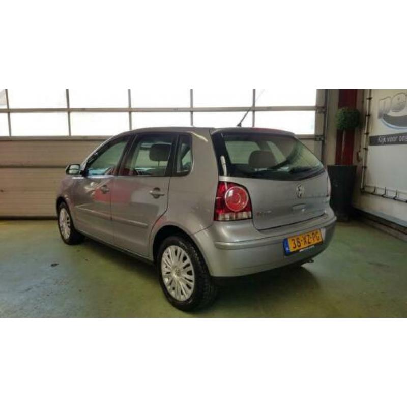 Volkswagen Polo 1.4-16V Optive 5-Deurs, Airco Automaat