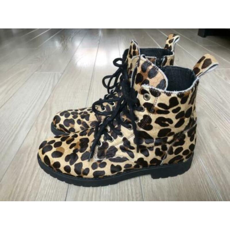 Leuke veterschoenen tijger / panterprint. Maat 41