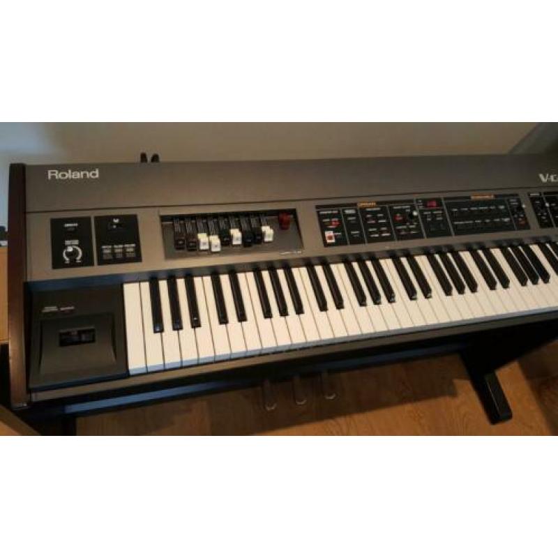 Roland V-Combo VR-700 Incl. Gator GTSA-KEY76 Hard-case.