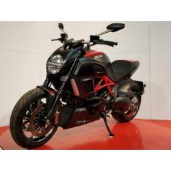 Ducati Diavel 1200 Carbon ABS rood / zwart (2011)