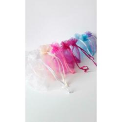 Heel vele nieuwe kleuren organza zakjes. In drie maten