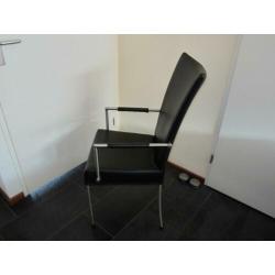 4 zwarte eetkamerstoelen