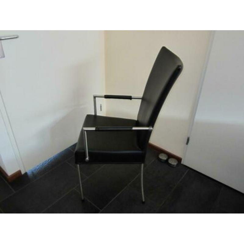 4 zwarte eetkamerstoelen