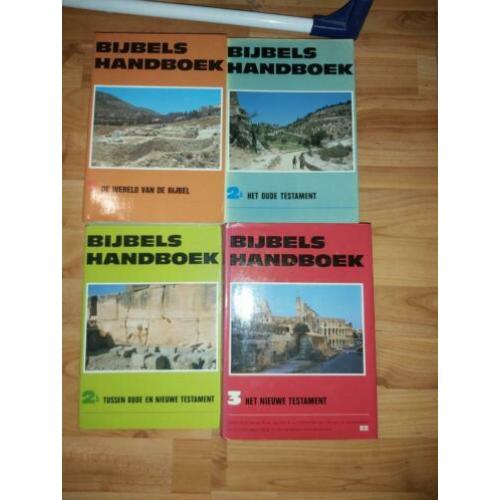 4 delen Bijbels handboek deel 1, 2a en 2b softcover. 3 hardc