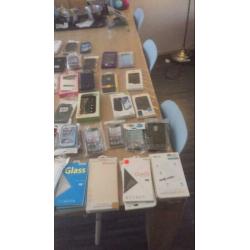 Partij telefoon hoezen ik denk dat ik 150 stuks heb