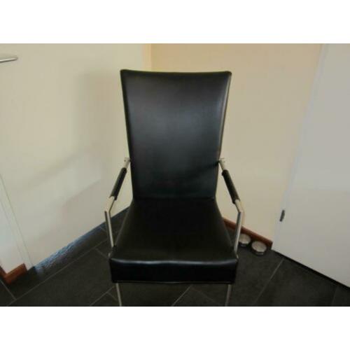 4 zwarte eetkamerstoelen