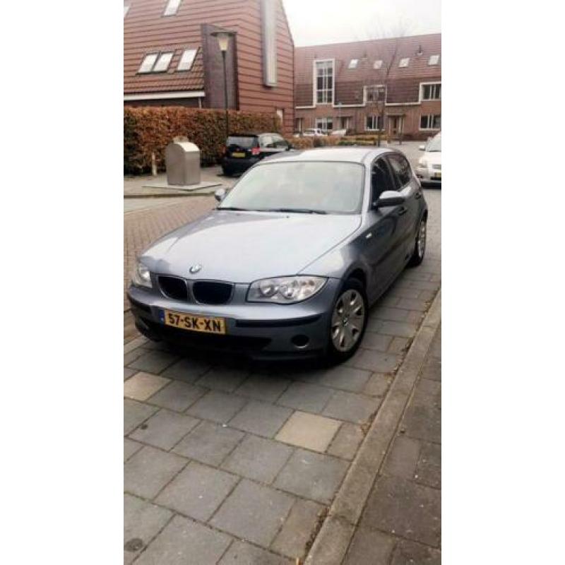 BMW 1-Serie 118 Business line 5 deurs Navi Airco Keyless bj